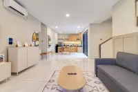 3BR Villa Punawangi W/ Jacuzzi Hotels in Padalarang