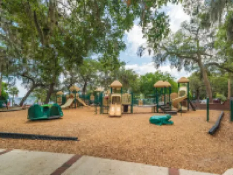 Charming Retreat w/ Bikes 格林科夫斯普林斯酒店