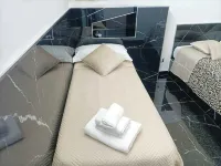 Newhouse Rooms Black & White Hotels in Sannicandro di Bari