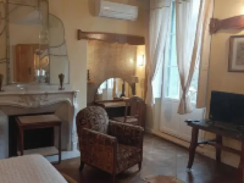 MAISON MARIE-LOUISE Hotels in Moux