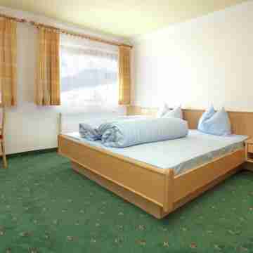 Large Apartment in Maria Alm with Terrace Rooms