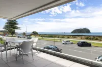 Belle Mer Beachfront Apartments - Self Serviced - Mountain view