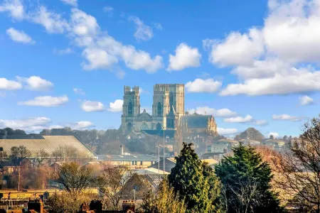 YE Olde Windmill Apartment *FreeParking* Отели рядом с достопримечательностью «Margaret Clitherow Shrine»