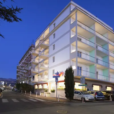 Hotel la Meridiana Hotels near Piazza Lauro