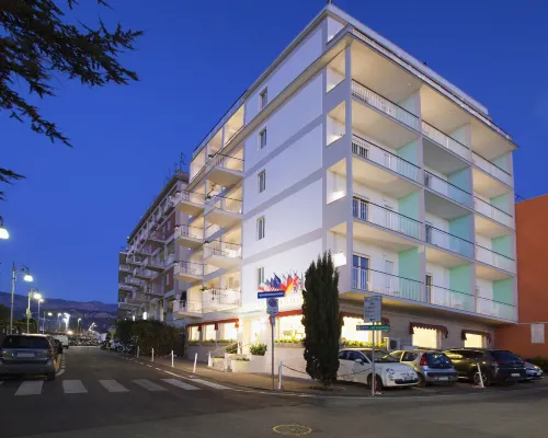 Hotel la Meridiana Hotels near Piazza Lauro
