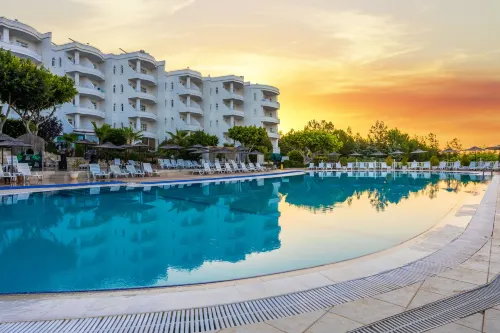 Olbios Marina Resort Hotel فنادق في Ayas Mahallesi