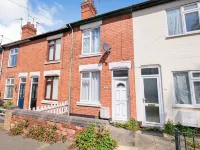 Lovely Large 2-Bed House with 2 Reception Rooms Hotels in 