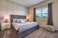 Modern Condo, Spacious Layout and Mickey Bedroom