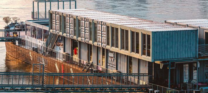 Sundeck Botel - Party Boat Hotels in Bratislava