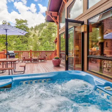 Castle Mountain Lodge