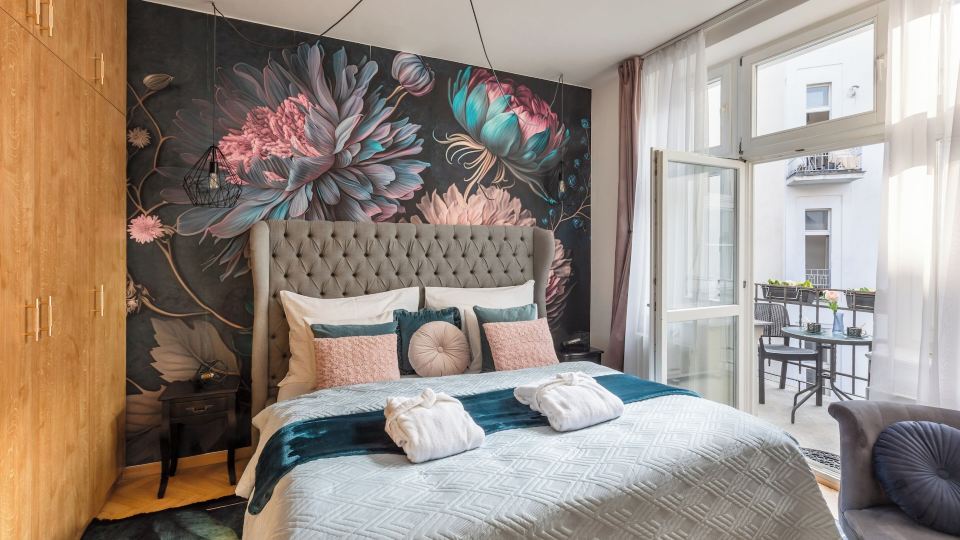 Decadent Art Deco Apartment in Old Town