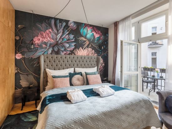 Decadent Art Deco Apartment in Old Town