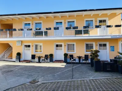 Pension & Ferienwohnungen Schneidereit Hotels in Lohme