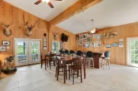 EXCEPTIONAL EXCLUSIVE ONE-OF-A-KIND 5 BEDROOM 5 BATH LODGE IN VENICE