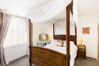 Shakespeare House Town Centre Free Parking Hotels in Snitterfield