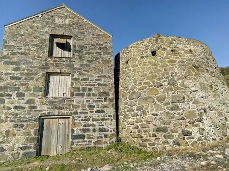 Gallen-Treath Guest House Отели рядом с достопримечательностью «Housel Bay Beach»