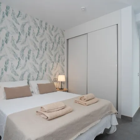 Sur Suites la Dorada, Centricos Soleados a Pocos Metros de la Playa y Con Parking Opcional