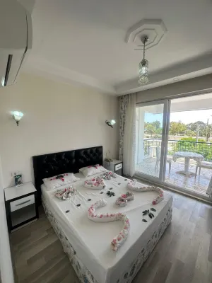 Deniz Otel Hotels near Beykonak Şirlengiç Camii