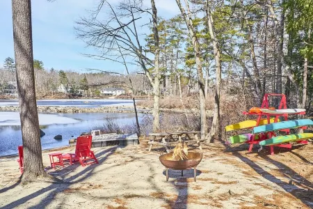 Lakeside Getaway - Lake Access & Firepit