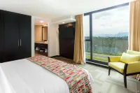 Wyndham Quito Airport Hotels in Пуэмбо