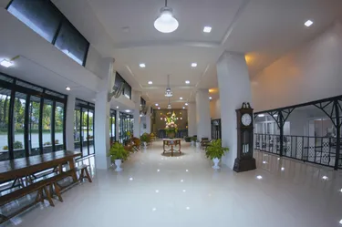 รูปภาพของไอรอน รีสอร์ท แอนด์ โฮเทล
