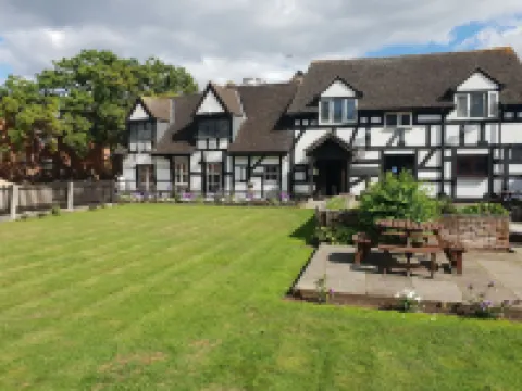 The Thatch Inn Hotels in Gloucester