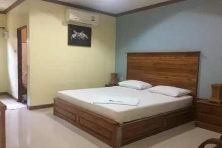 Maihom Resort 304 Отели в г. Si Maha Phot