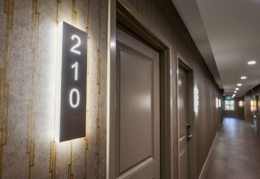 홀리우드 인 스위트 호텔 전경