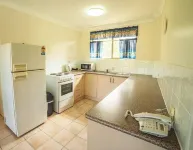Jadon Place Holiday Apartments Hotels near Valentino Gold Coast David Jones
