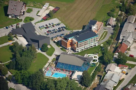 Bohinj Eco Hotel Отели в г. Бохінь