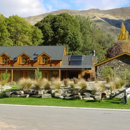 Wanaka Homestead Lodge & Cottages