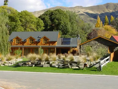 Wanaka Homestead Lodge & Cottages Hotels near ThatWanakaTree