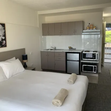 Adina Place Motel Apartments