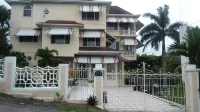 Ocho Rios Golden View Hotels in Portmore