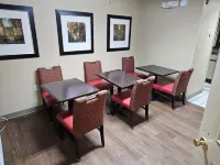 Suburban Studios Raleigh - Crabtree Valley Hotel di House Creek