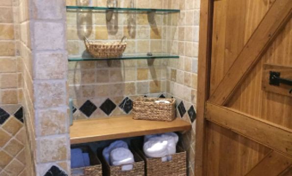 The Apple Shed - Housity