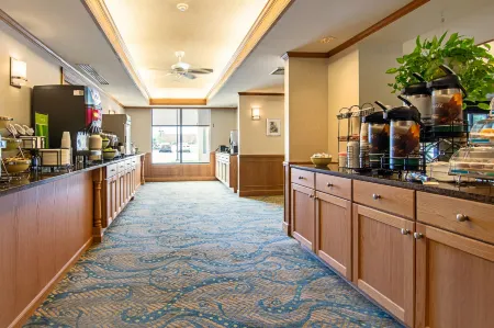 Quality Inn Portsmouth West End Отели рядом с достопримечательностью «Парк штата Рай Харбор»