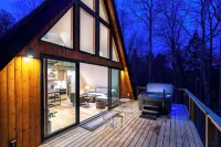 Modern A Frame, Prime Location, 6-Acres, Fire Pit, Hot Tub, King Bed, Pets Ok