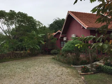 Chiangmai Royal Creek Hotel Отели в г. Ханг Донг