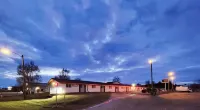 Grizzly Motel Hotels in Swan Hills