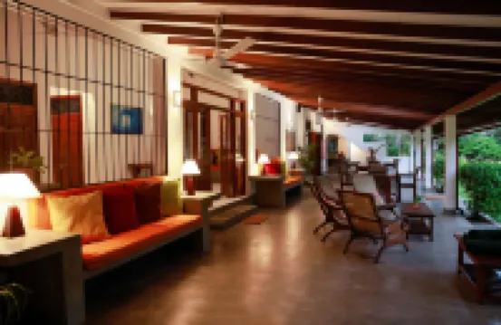 South Point Surf House - Whole Villa 5 Bedrooms (Sleeps 14)