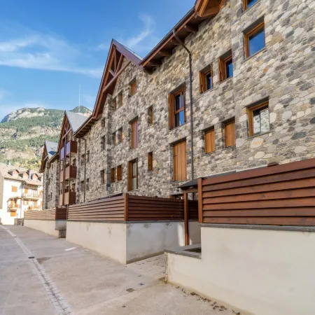 Stone Home in Benasque Near Scenic Lake Отели в г. Бенаске