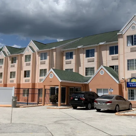 Days Inn & Suites by Wyndham Tampa / Raymond James Stadium