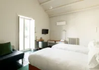 Duas Portas Townhouse Hotels in Lordelo do Ouro