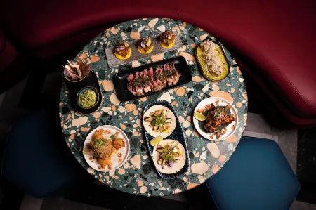 Hotel Bosco Отели рядом с достопримечательностью «Кингстон Юниверсити - Ситинг Уэлс Холс оф Резиденс»