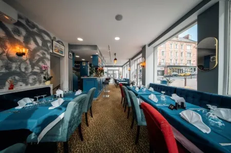 Brit Hotel Privilege Lisieux - la Villa des Arts Отели в г. Ливаро-Пеи-д'Ож