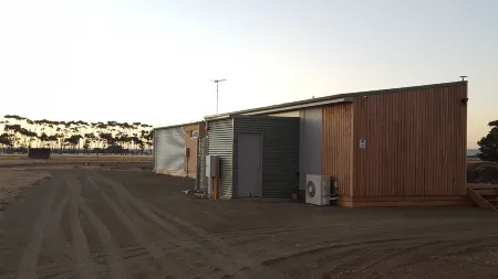 Lara Lodge Отели рядом с достопримечательностью «Ярраби Нейтив Гарден»