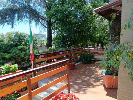 B&B Domus Gratiae Отели рядом с достопримечательностью «Parco via attilio profumo»