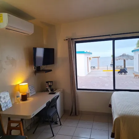 Seaside Hotel & Victor's RV Park
