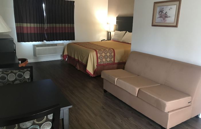 Manhattan Inn & Suites